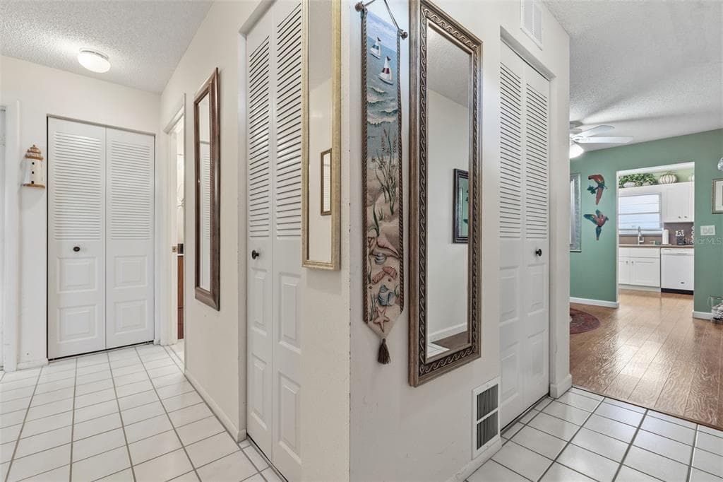 6070 80TH STREET Unit 403, Street PETERSBURG, FL 33709 photo 2