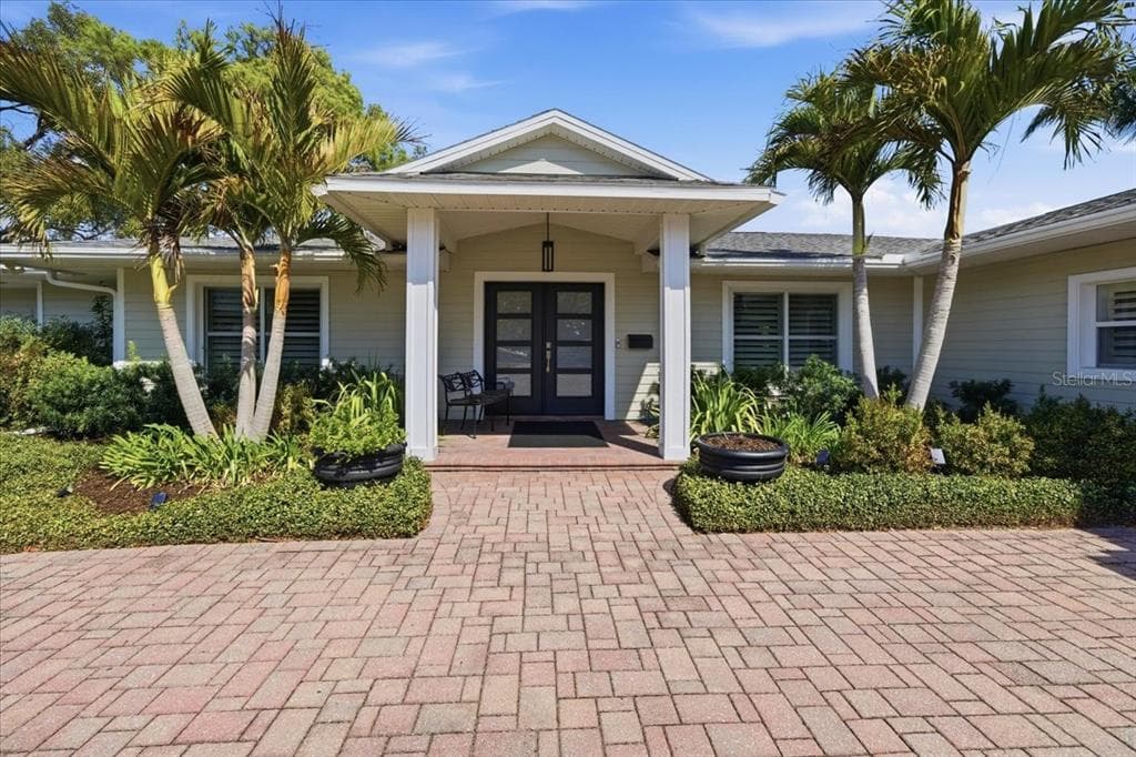 10705 CARROLLWOOD DRIVE, TAMPA, FL 33618 photo 2