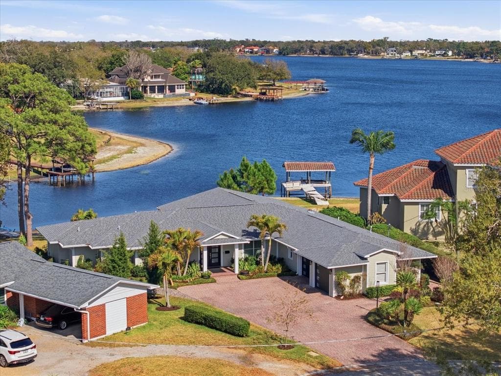 10705 CARROLLWOOD DRIVE, TAMPA, FL 33618