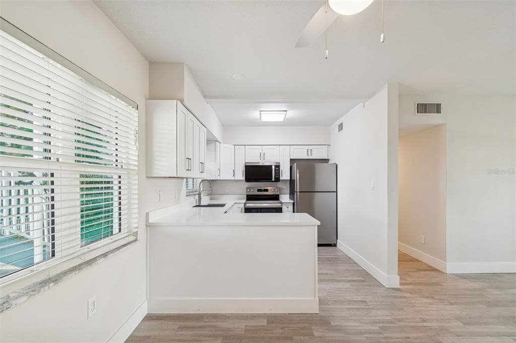 300 VENETIAN Drive Unit 2, CLEARWATER, FL 33755 photo 5