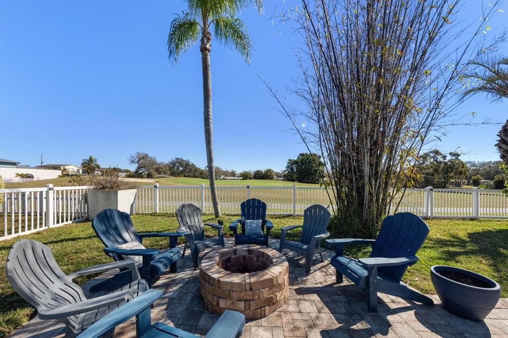 6511 AUGUSTA Boulevard, SEMINOLE, FL 33777 photo 4