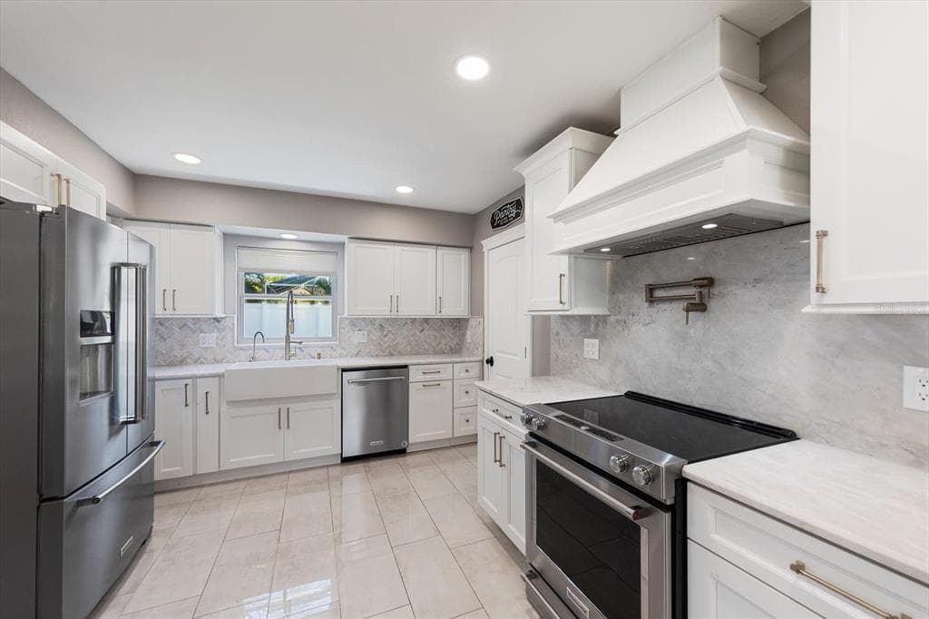 12468 EMPIRE DRIVE, SEMINOLE, FL 33772 photo 3