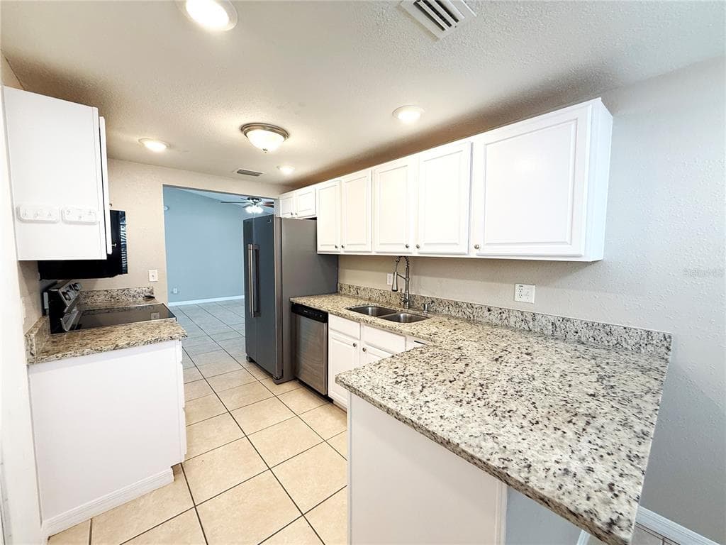 8202 ALMOND PLACE, TAMPA, FL 33615 photo 5