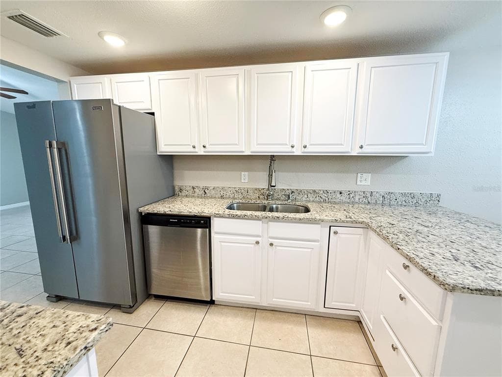 8202 ALMOND PLACE, TAMPA, FL 33615 photo 4