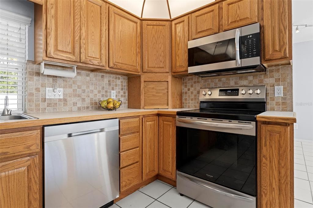 6135 ALDERWOOD Street, SPRING HILL, FL 34606 photo 2