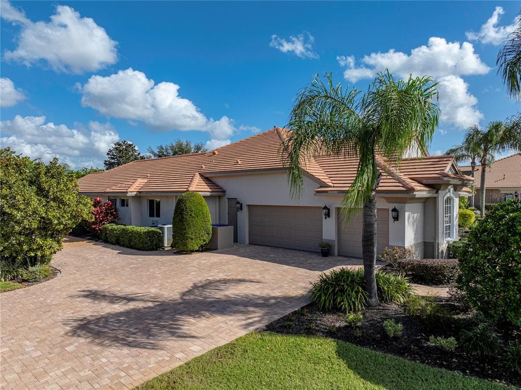 33627 AMERICANA AVENUE, DADE CITY, FL 33525 photo 4