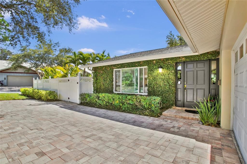 323 ROEBLING ROAD, BELLEAIR, FL 33756 photo 2