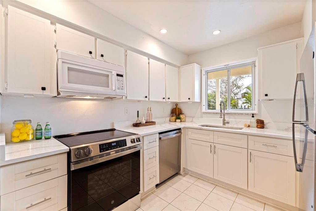 4480 OVERLOOK Drive Unit 10, Street PETERSBURG, FL 33703 photo 4