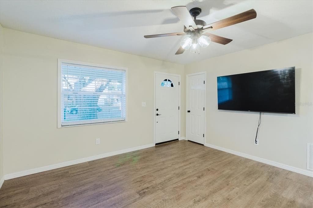 8568 95TH TERRACE, SEMINOLE, FL 33777 photo 4