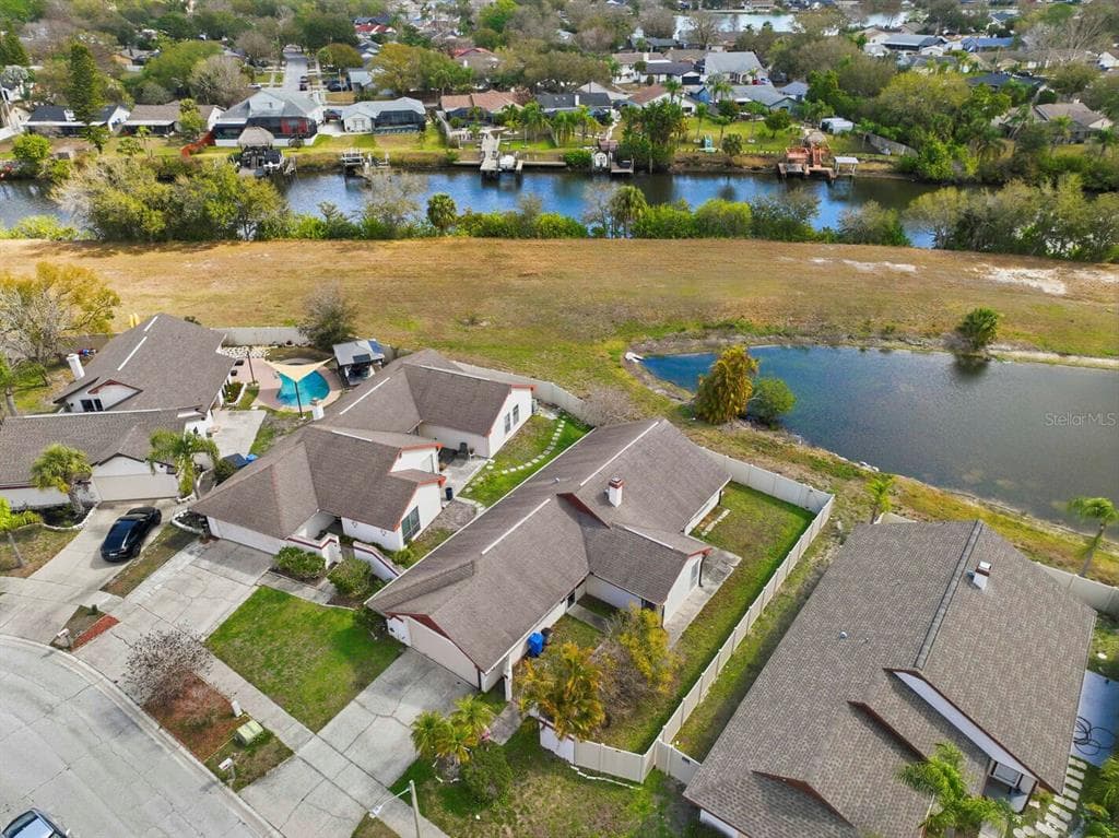 10827 VENICE CIRCLE, TAMPA, FL 33635 photo 2