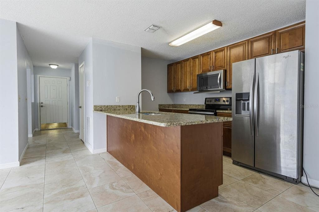 10827 VENICE CIRCLE, TAMPA, FL 33635 photo 5