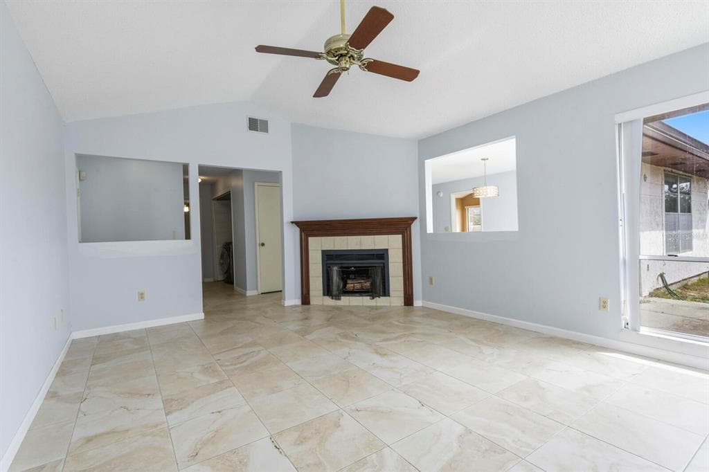 10827 VENICE CIRCLE, TAMPA, FL 33635 photo 4