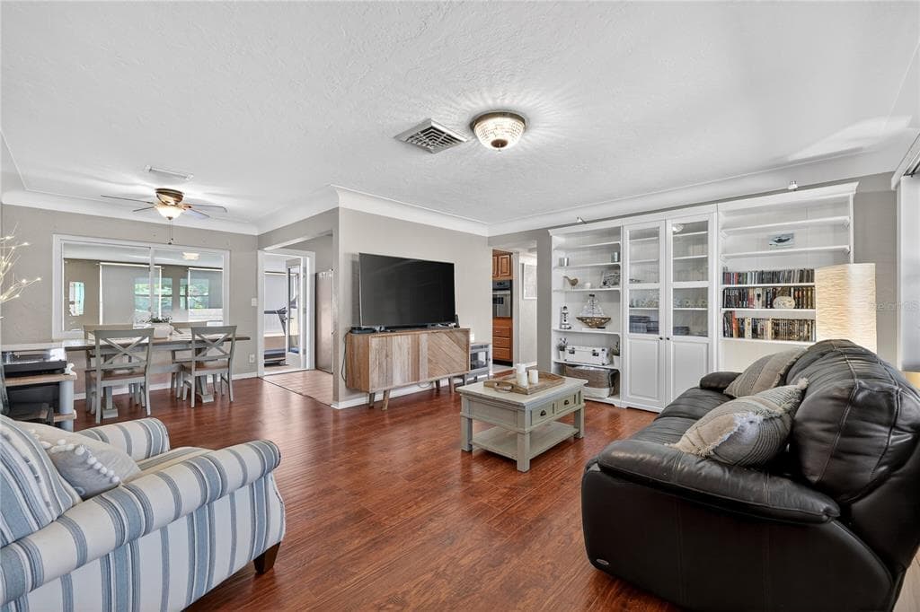 6194 28TH AVENUE, Street PETERSBURG, FL 33710 photo 5