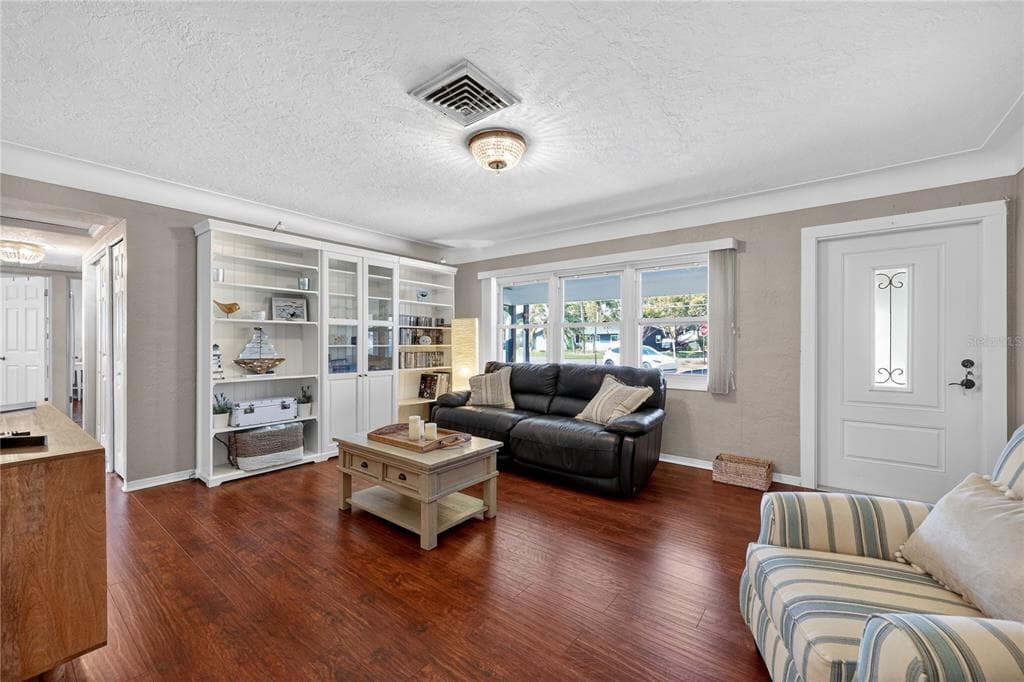 6194 28TH AVENUE, Street PETERSBURG, FL 33710 photo 4