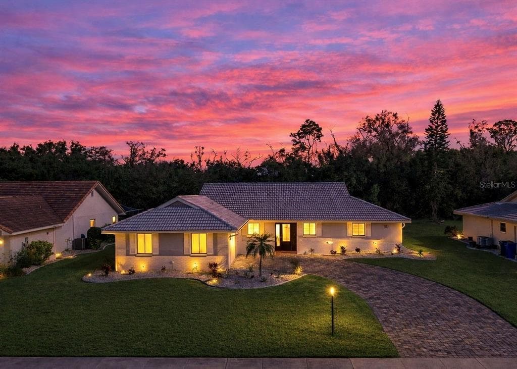 1929 NEW BEDFORD DRIVE, SUN CITY CENTER, FL 33573 photo 2