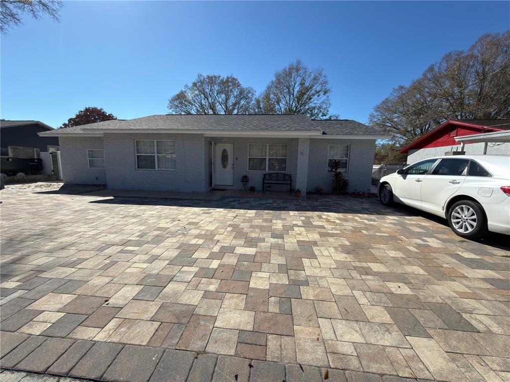 911 MAYDELL DRIVE, TAMPA, FL 33619