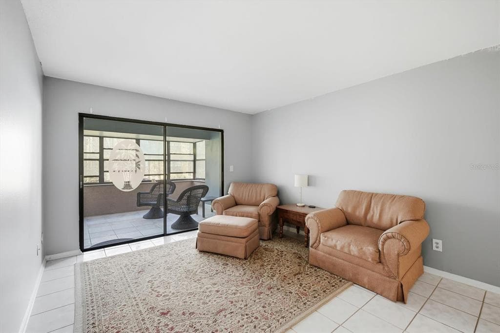 7830 NIAGARA Avenue Unit 303, TAMPA, FL 33617 photo 4