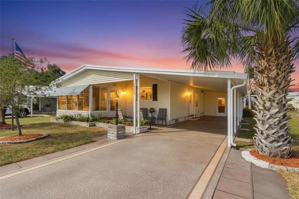 5533 REGAL Way, ZEPHYRHILLS, FL 33541 photo 3