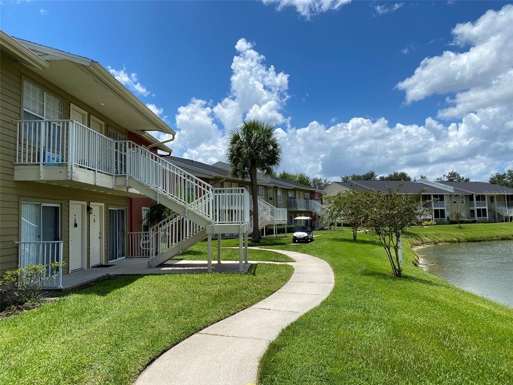 302 LAKE PARSONS GREEN Unit 107, BRANDON, FL 33511 photo 2