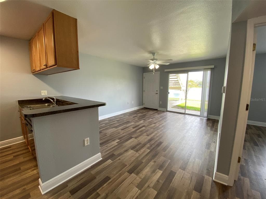 302 LAKE PARSONS GREEN Unit 107, BRANDON, FL 33511 photo 5