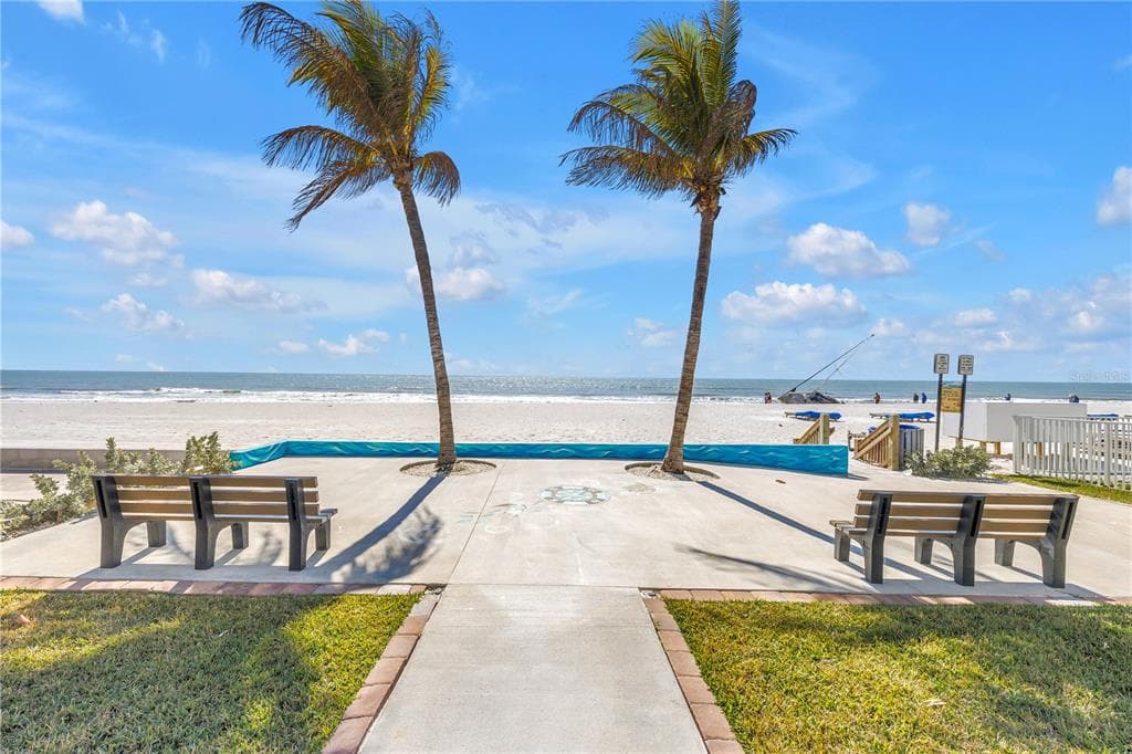 103 BATH CLUB CONCOURSE, NORTH REDINGTON BEACH, FL 33708 photo 4