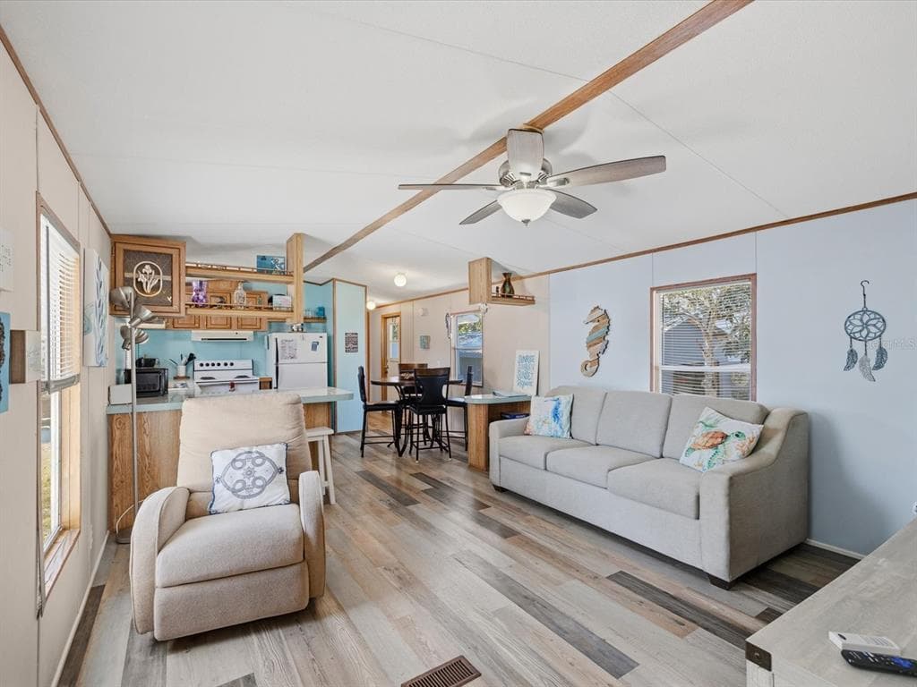 6419 RICHARD Drive, WEEKI WACHEE, FL 34607 photo 4