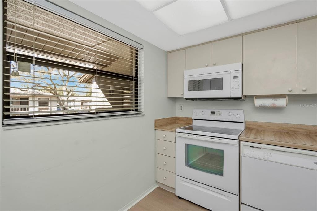 3034 EASTLAND Boulevard Unit D210, CLEARWATER, FL 33761 photo 2