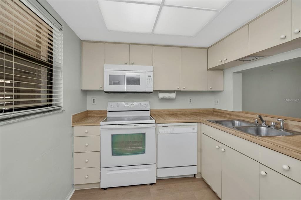 3034 EASTLAND Boulevard Unit D210, CLEARWATER, FL 33761 photo 3