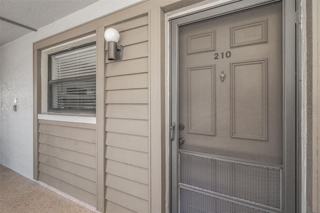 3034 EASTLAND Boulevard Unit D210, CLEARWATER, FL 33761