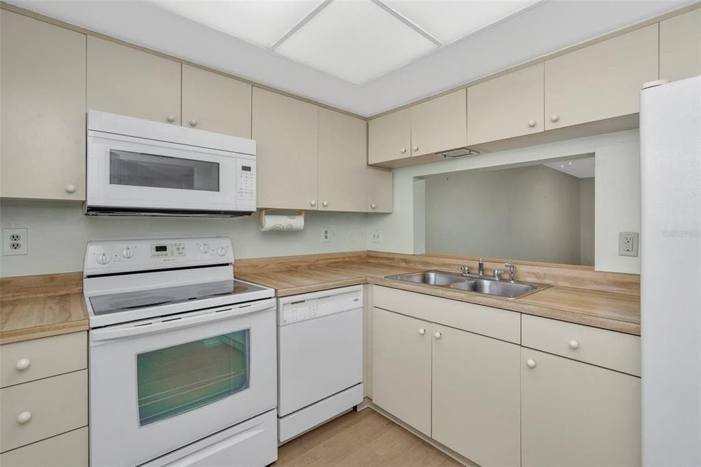 3034 EASTLAND Boulevard Unit D210, CLEARWATER, FL 33761 photo 4