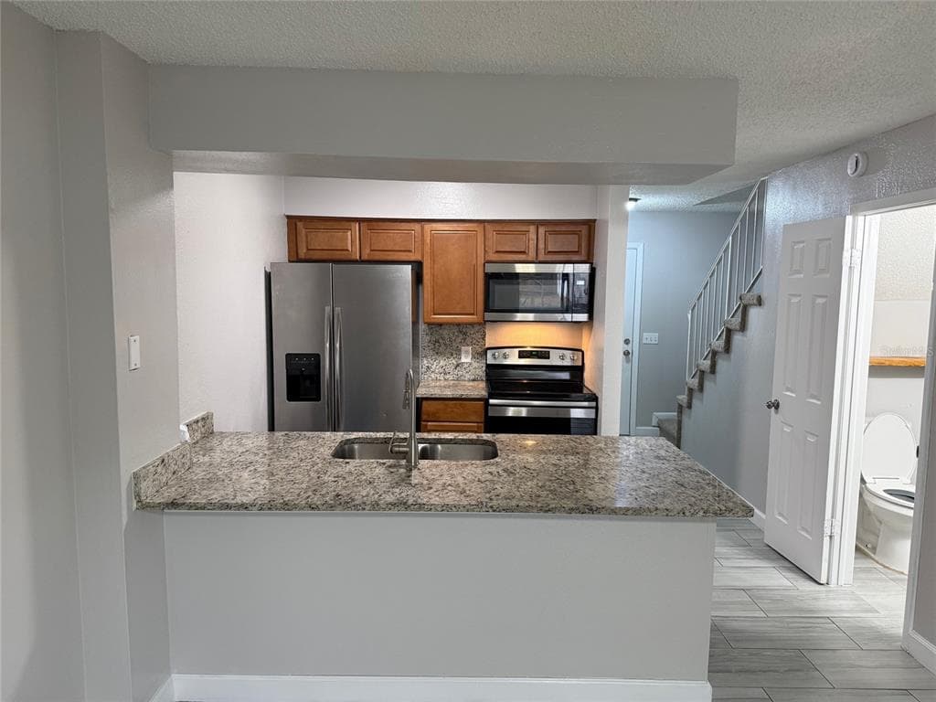 6130 OAK CLUSTER Circle, TAMPA, FL 33634 photo 4