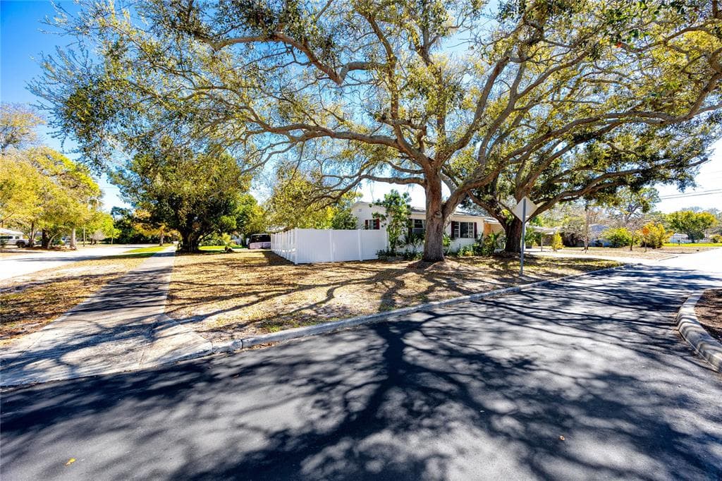 731 72ND Street, Street PETERSBURG, FL 33710 photo 2