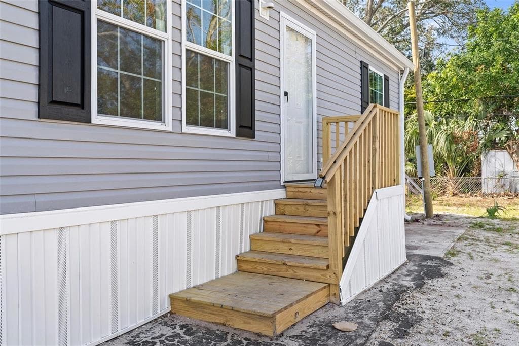 5234 YELLOW PINE Street, Street PETERSBURG, FL 33709 photo 3