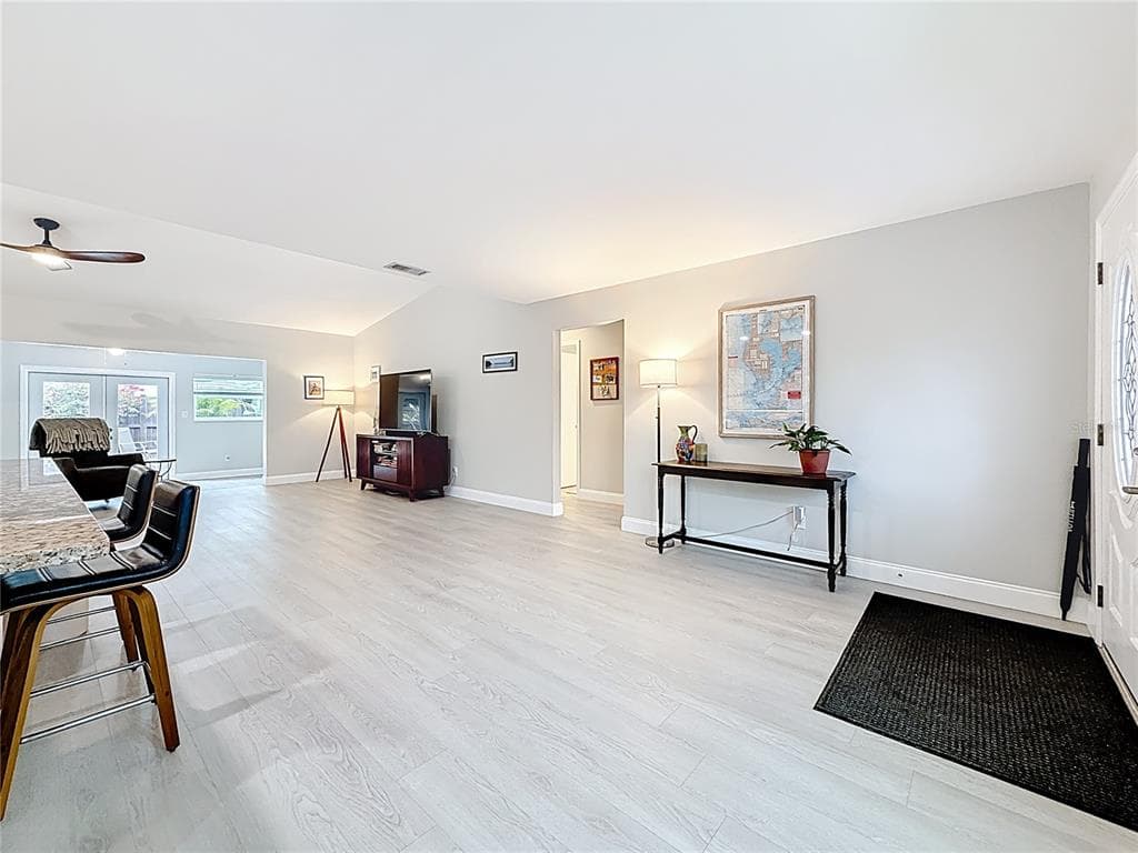 2400 GRANADA CIRCLE, ST PETERSBURG, FL, 33712 photo 3