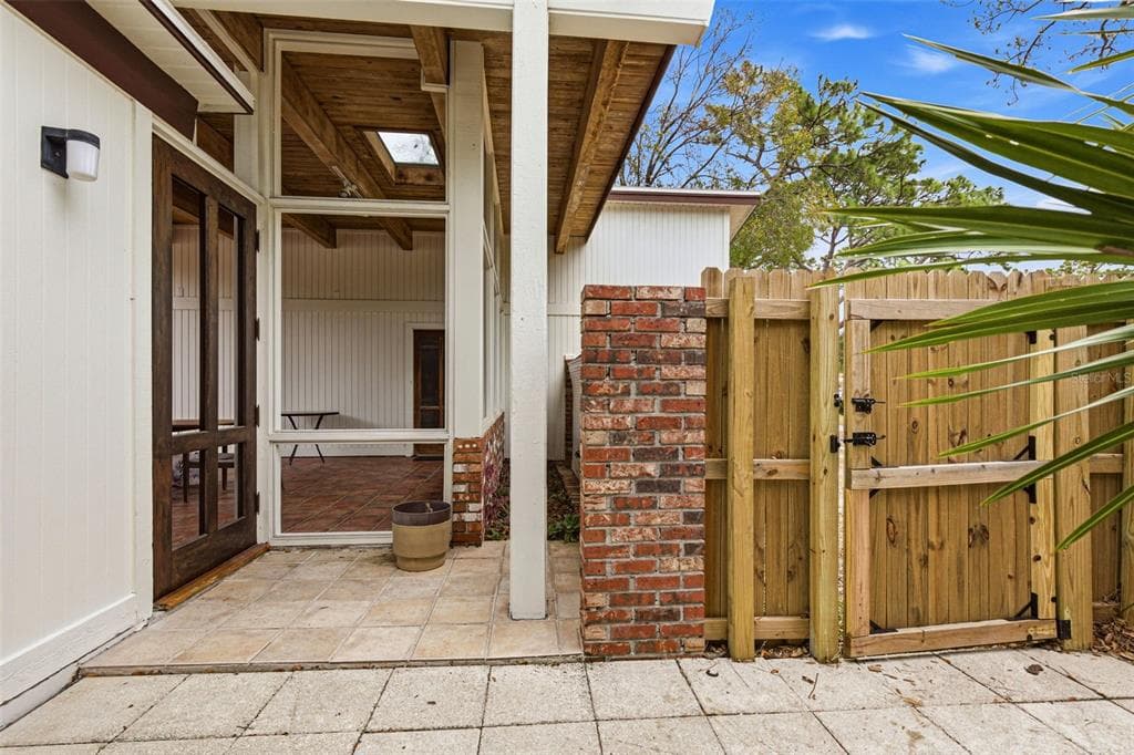 1239 ALCAZAR Way, Street PETERSBURG, FL 33705 photo 2