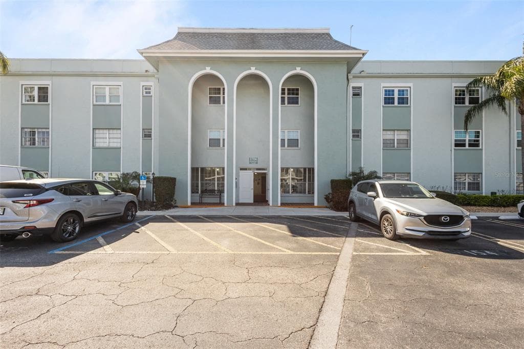 1706 BELLEAIR FOREST Drive Unit 202, BELLEAIR, FL 33756