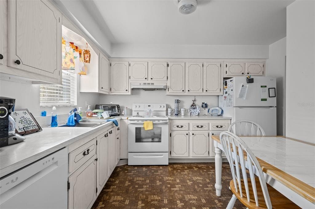 1706 BELLEAIR FOREST Drive Unit 202, BELLEAIR, FL 33756 photo 5