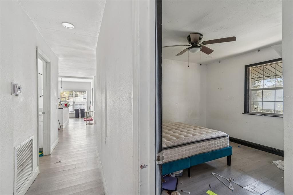 2402 CASSELL Street, TAMPA, FL 33605 photo 4