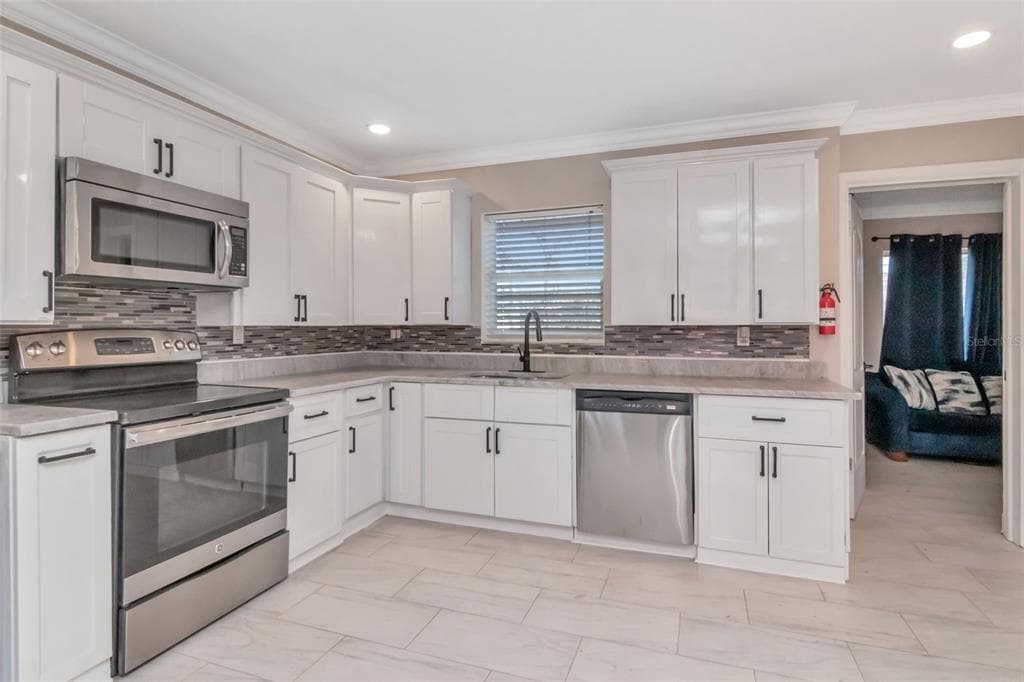 7712 COMANCHE AVENUE, TAMPA, FL 33610 photo 4