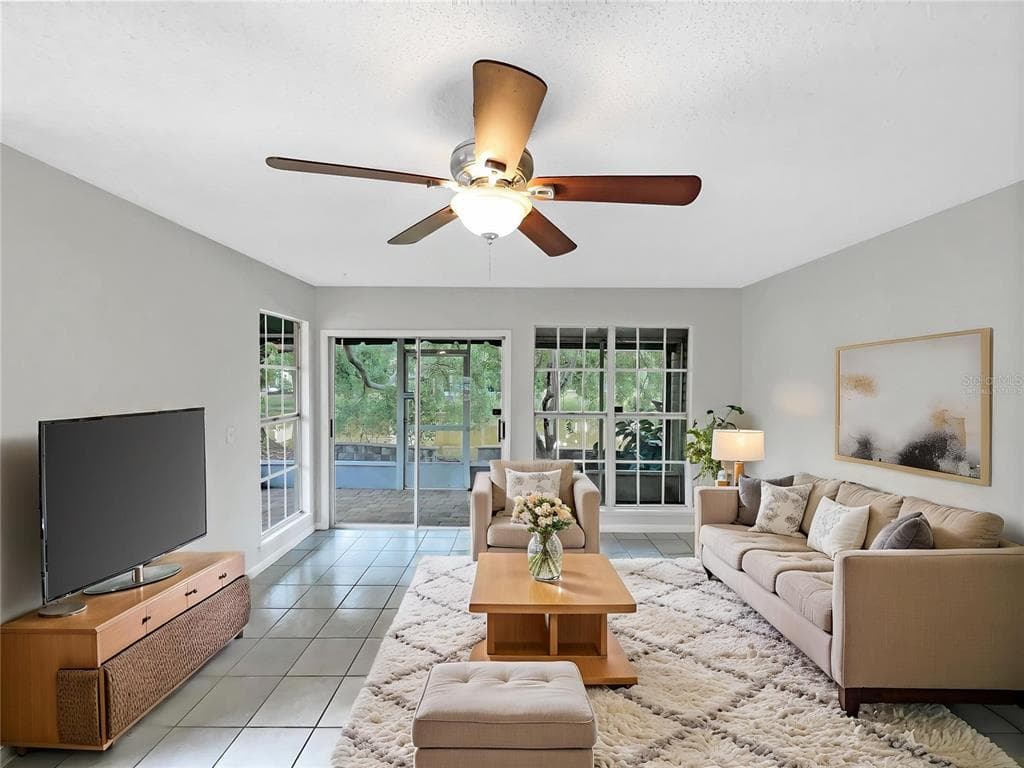 6902 LAKEVIEW COURT, TAMPA, FL, 33634 photo 2