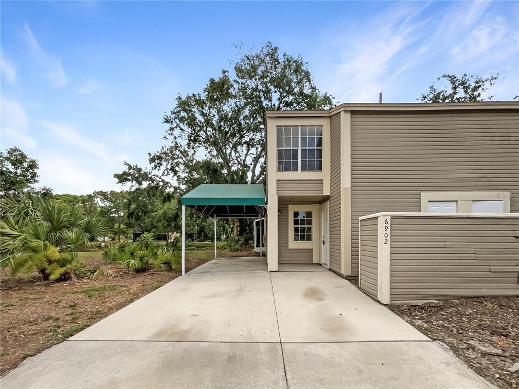 6902 LAKEVIEW COURT, TAMPA, FL, 33634