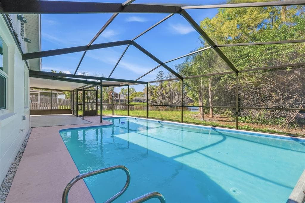 16133 SANDCREST Way, TAMPA, FL 33618 photo 2