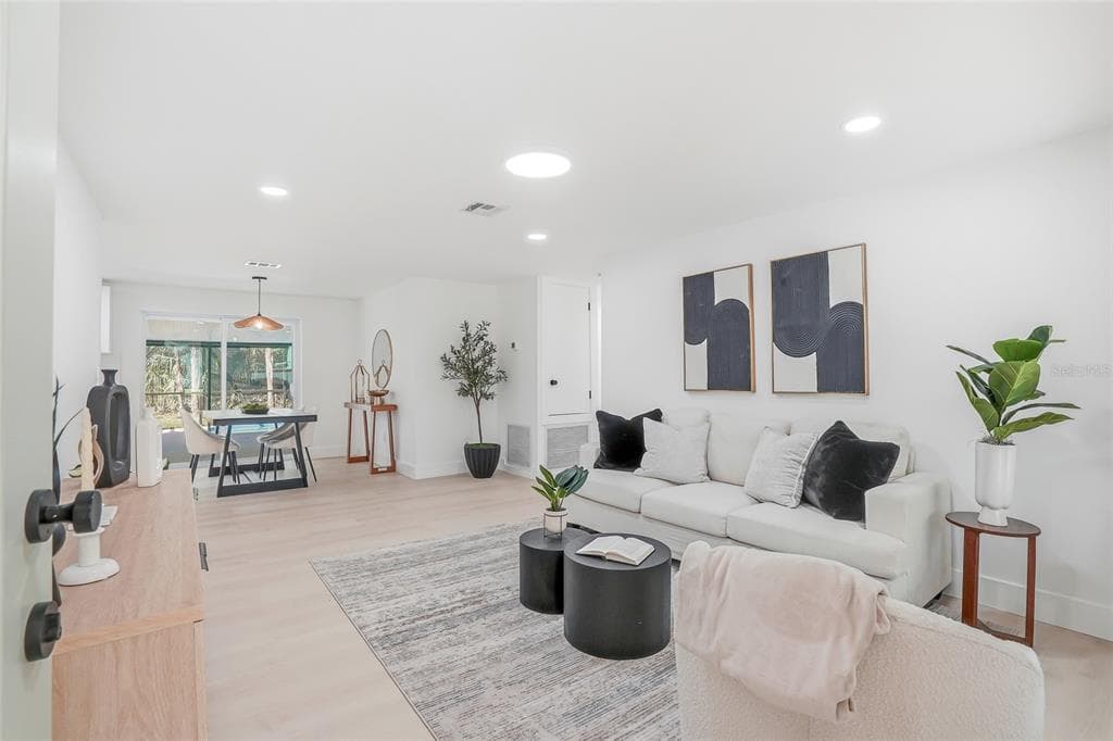 16133 SANDCREST Way, TAMPA, FL 33618 photo 3