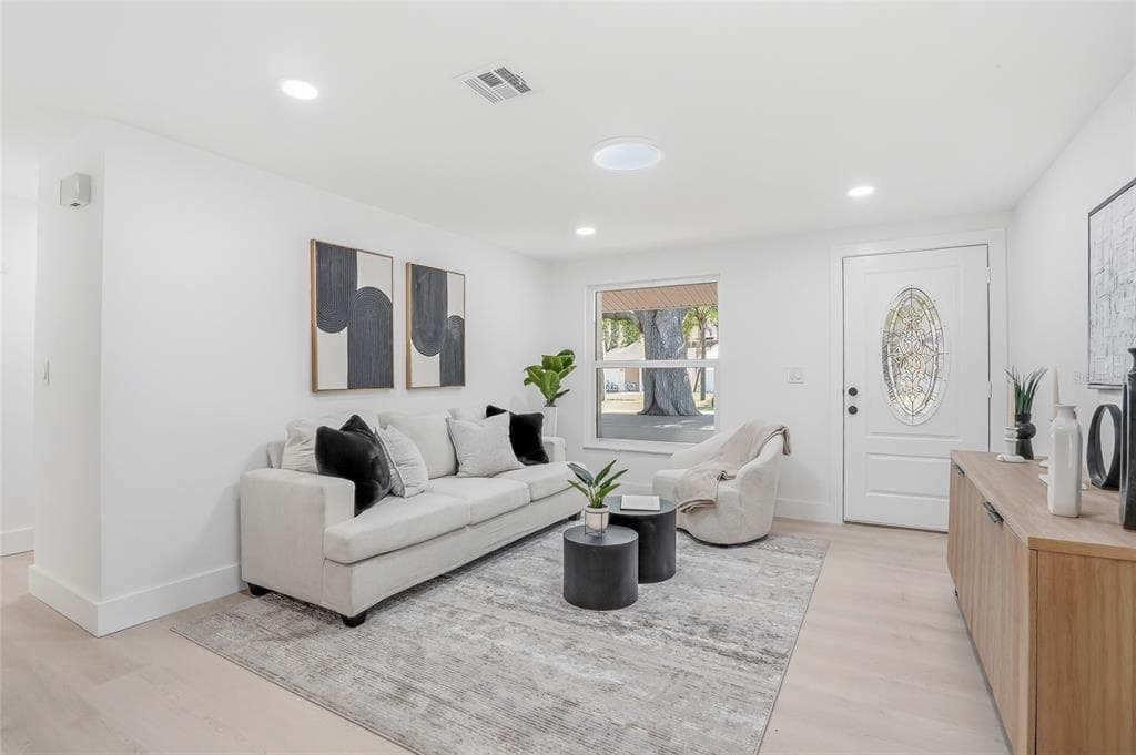 16133 SANDCREST Way, TAMPA, FL 33618 photo 4