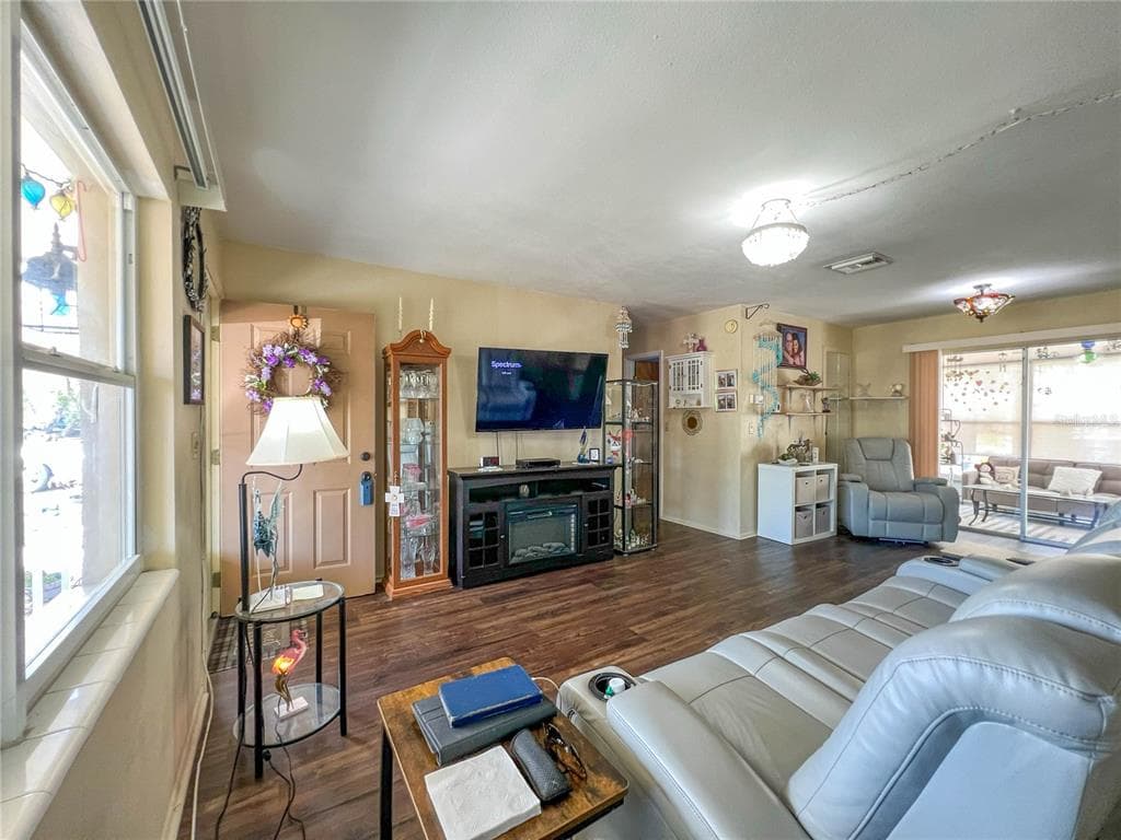 8535 108TH STREET, SEMINOLE, FL 33772 photo 3