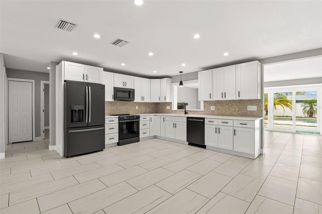 12947 88TH Avenue, SEMINOLE, FL 33776 photo 3