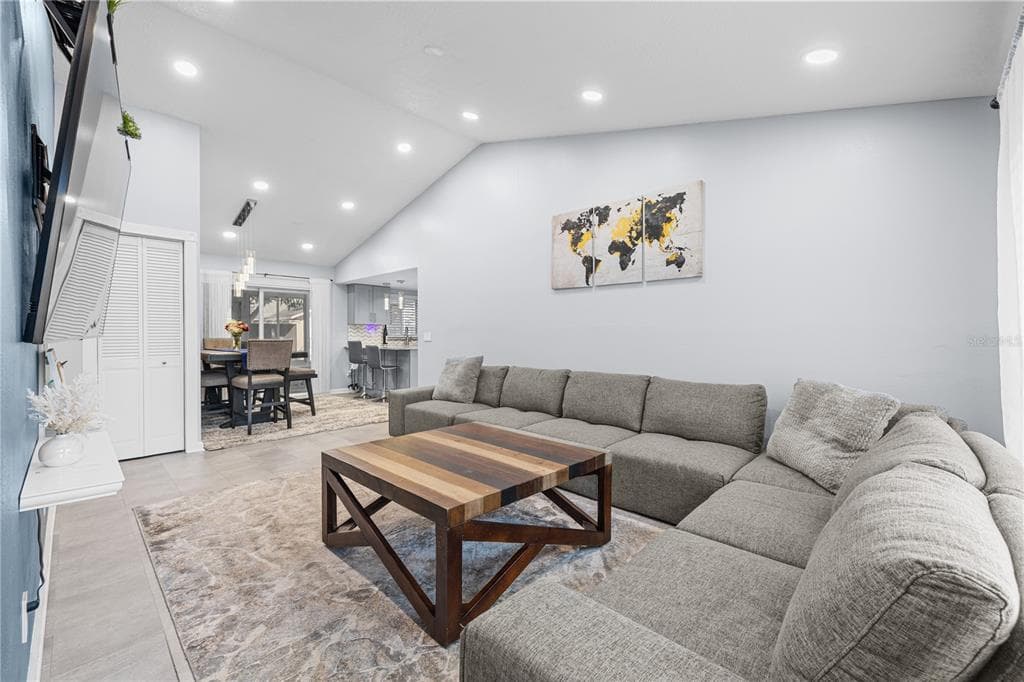 12181 74TH Street, LARGO, FL 33773 photo 2