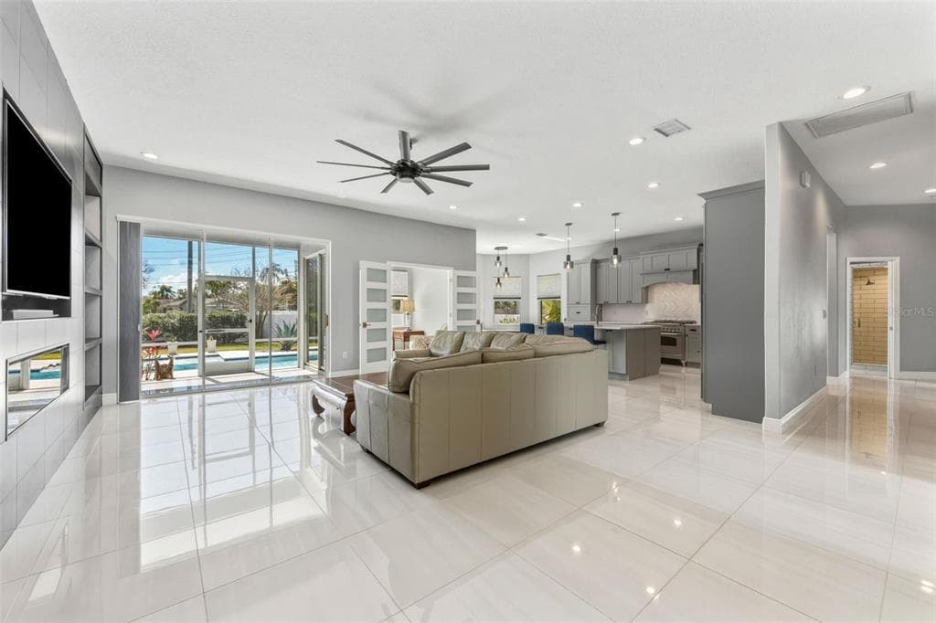 3025 KEY HARBOR Drive, SAFETY HARBOR, FL 34695 photo 4