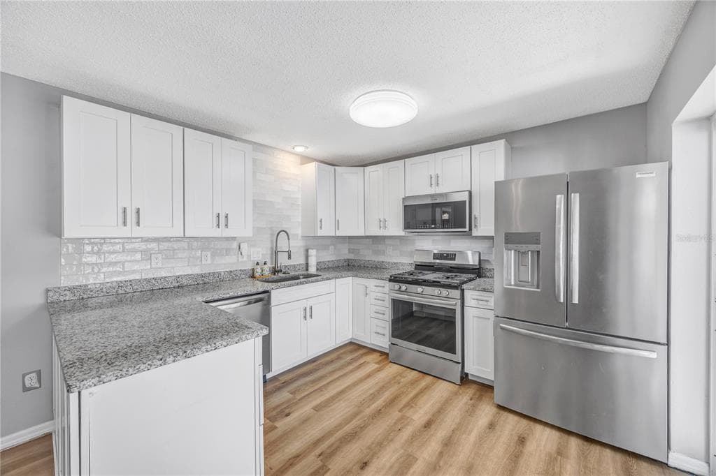 22644 SAINT THOMAS CIRCLE, LUTZ, FL 33549 photo 2