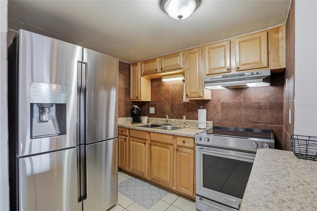 8602 CHAMPLAIN COURT Unit 90, TAMPA, FL 33614 photo 2